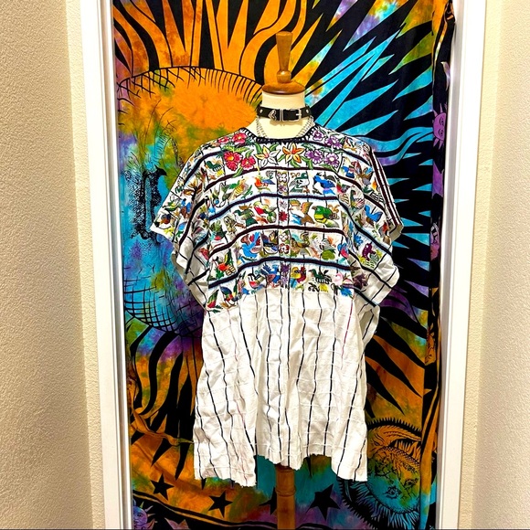 π Embroidered lovely bird flower top - Picture 2 of 13